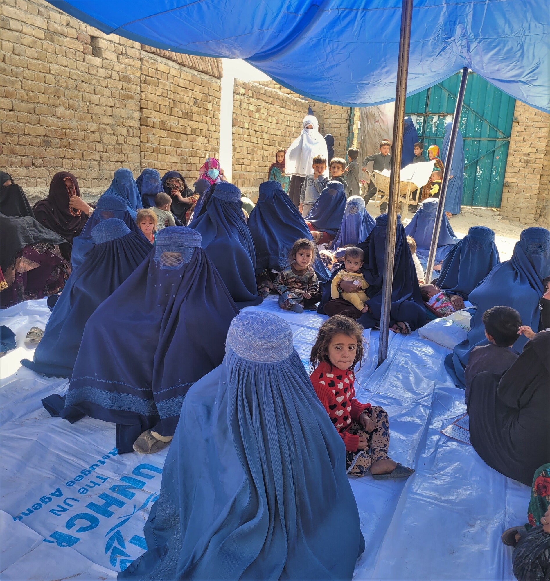 Como mulheres e meninas estão sobrevivendo no Afeganistão hoje foto